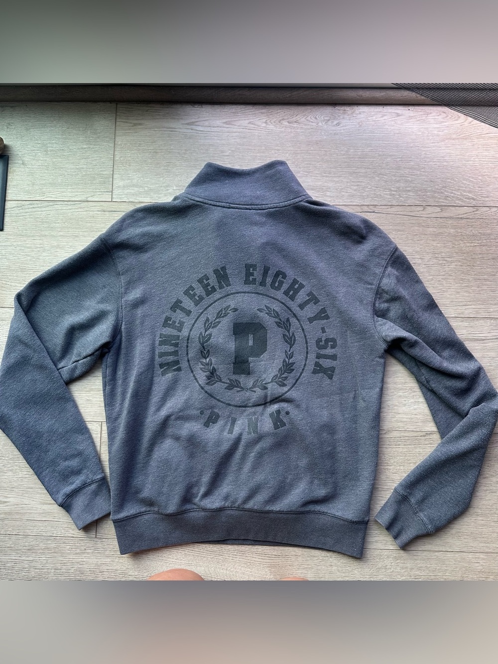 PINK Victoria’s Secret Gray Quarter Zip Pullover XS Graphic Sweatshirt - Picture 6 of 6
